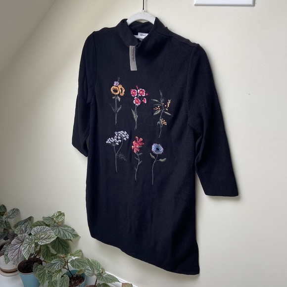 Knit Embroidered Flower Sweater - Picture 2 of 8